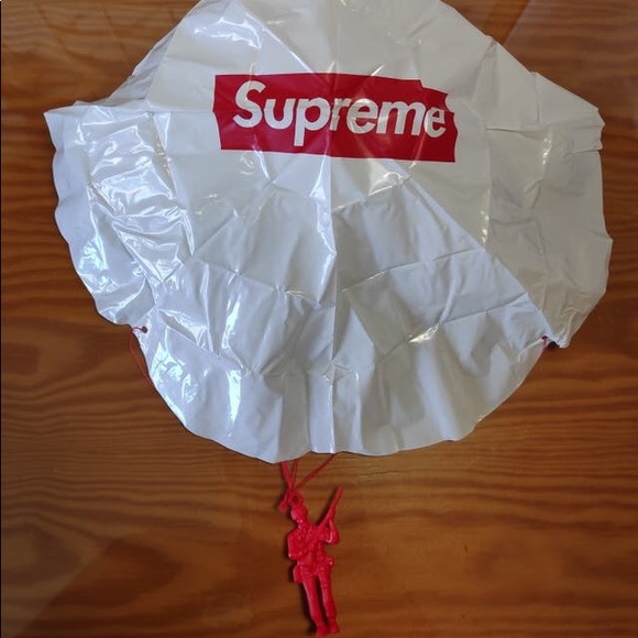 Supreme Parachute Toy Soldier New Rare Authentic - Picture 3 of 5